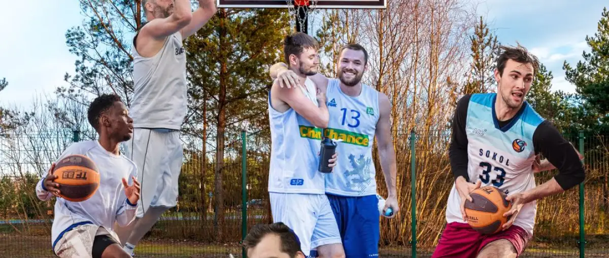 Sokolíci na půlce hřiště
